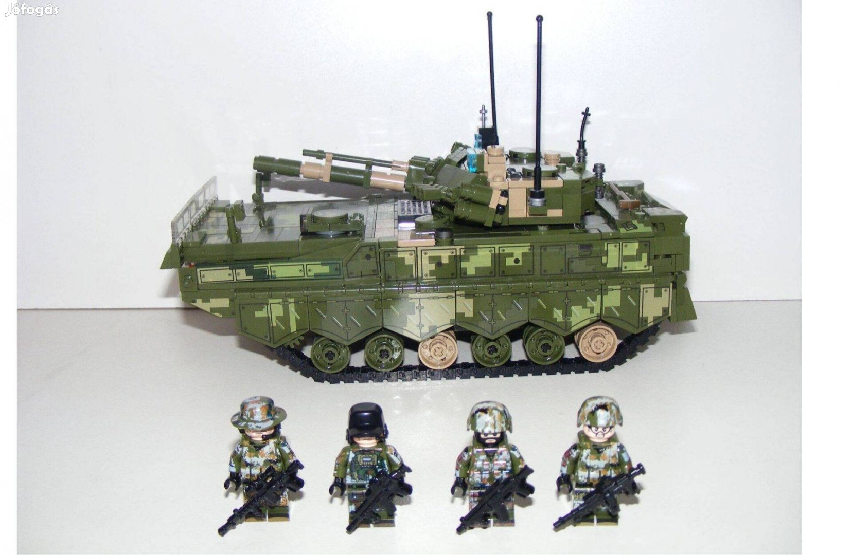 Lego Swat Modern Hadviselés ZBD-4 könnyűpáncélos tank 4 katona +LED