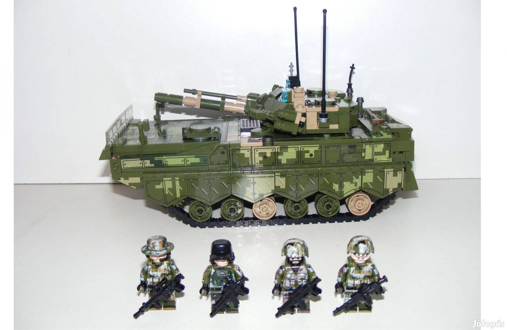 Lego Swat Modern Hadviselés ZBD-4 könnyűpáncélos tank 4 katona +LED