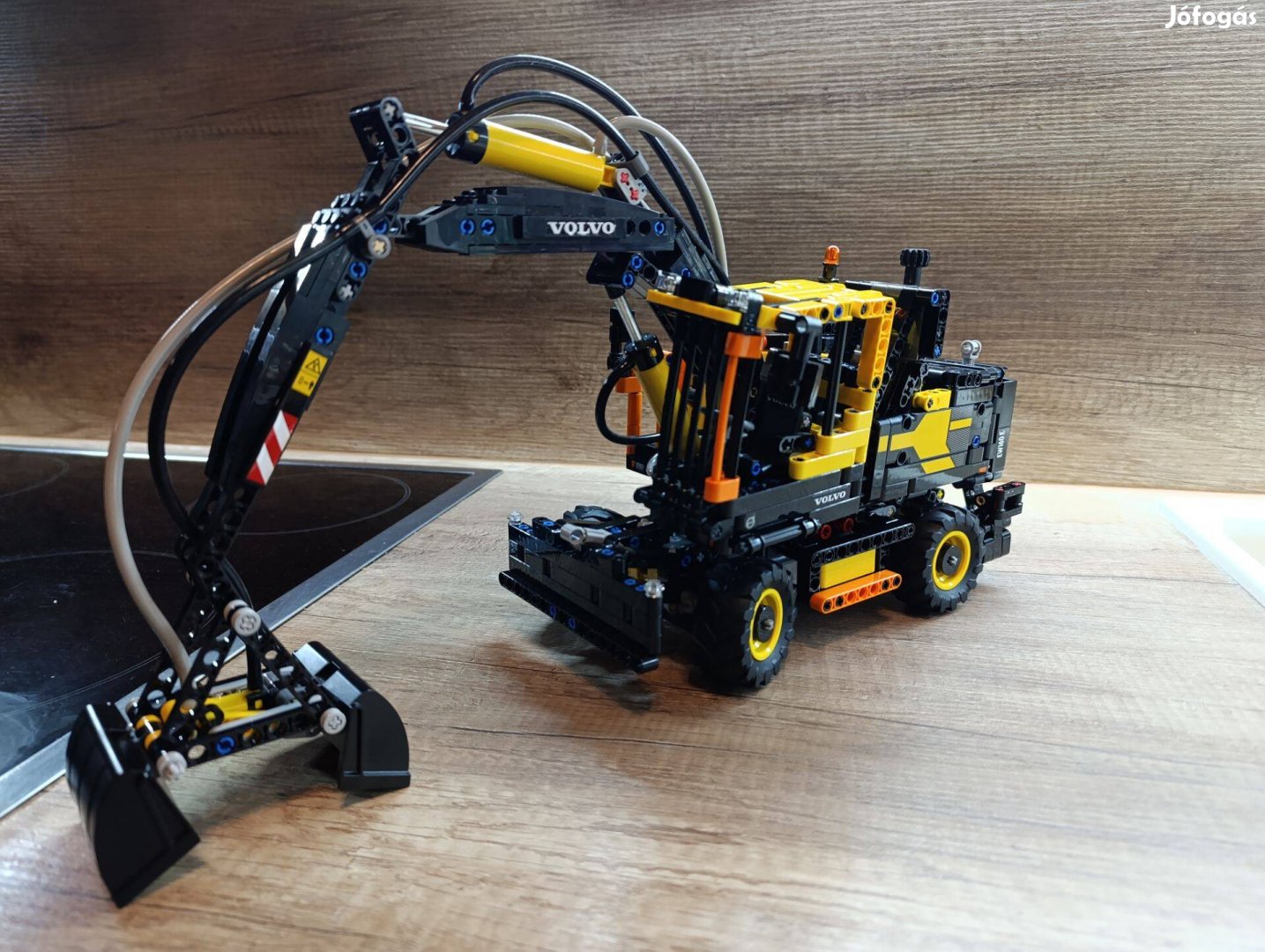 Lego Technic 42053 motorizált Volvo EW160E