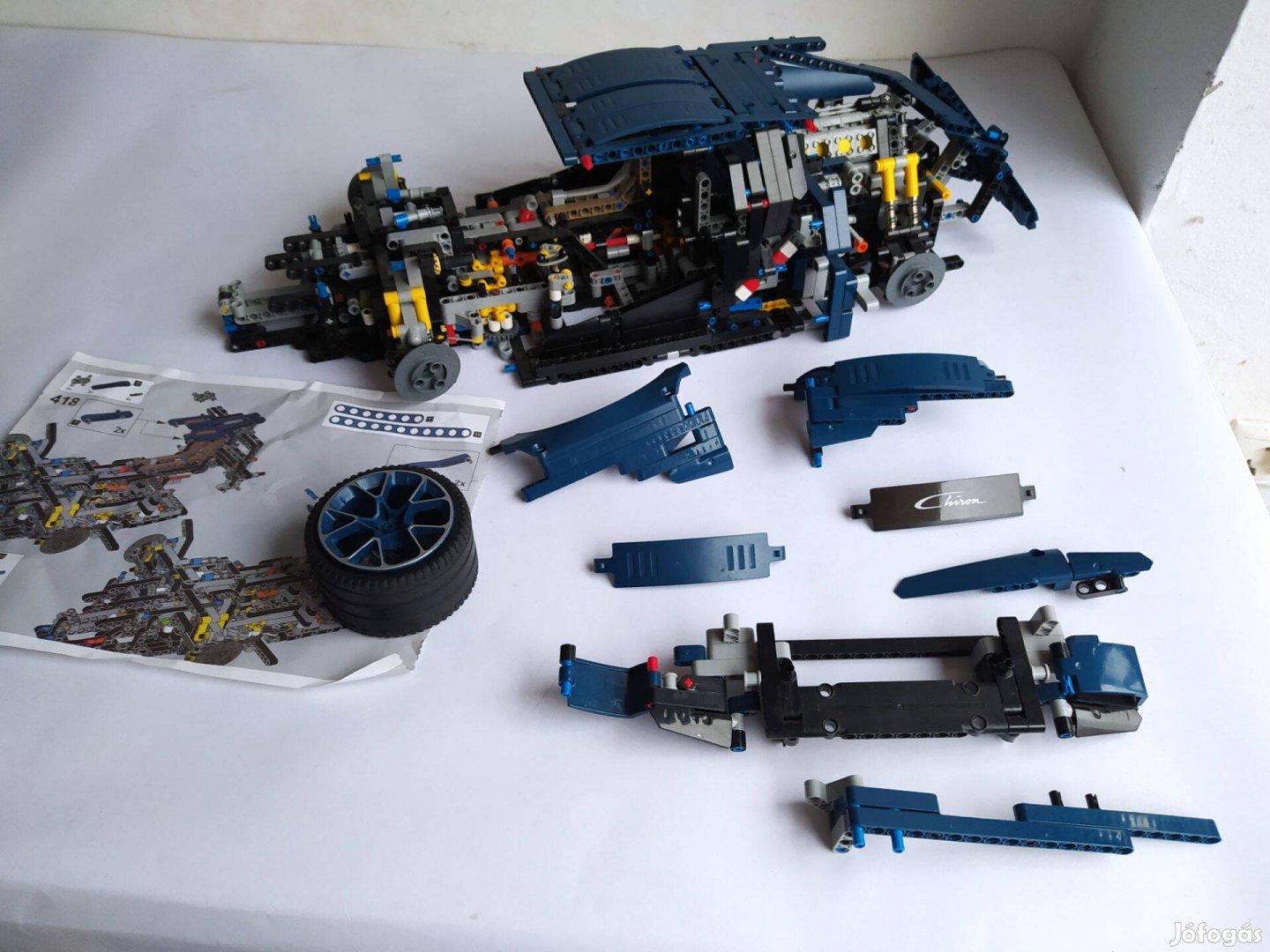 Lego Technic 42083 Bugatti Chiron hiányosan, a képen látható állapotig