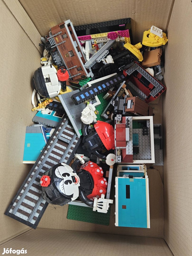 Lego csomag 3 db dobozzal eladó