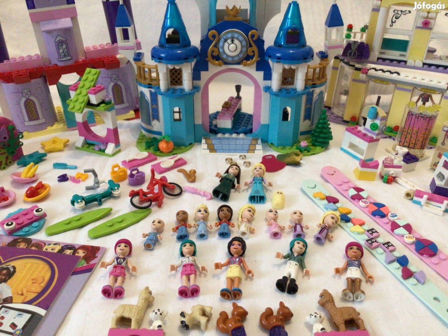 Lego csomag kastély, bolt, karkötők, figurák, kiegészítők
