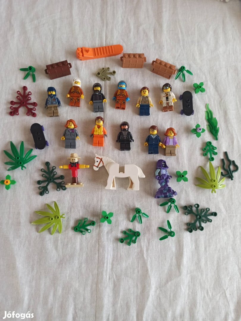 Lego csomag figurákkal eladó! 