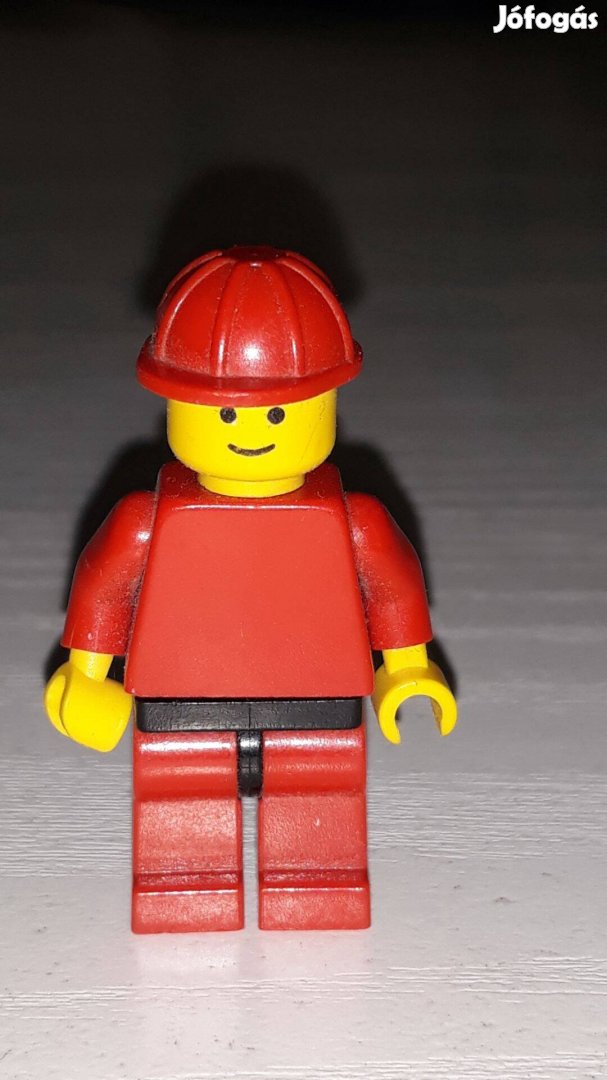 Lego figura - piros baseballsapkás emberke