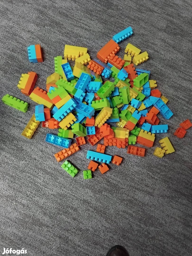 Lego-hoz hasonló építő játék