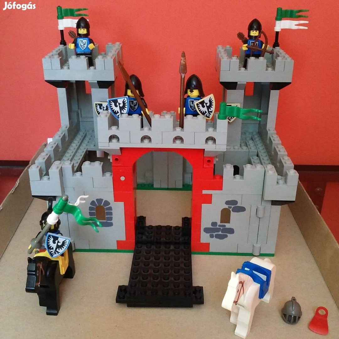 Lego középkori lovagvár, katonákkal