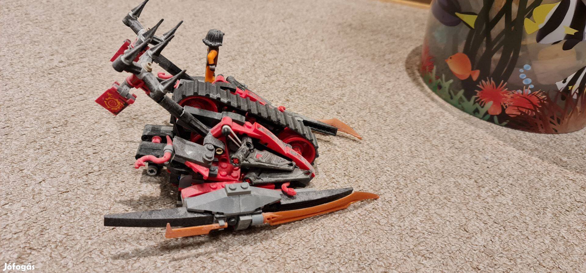 Lego lánctalpas harci jármű eladó, kb. 20X12 cm