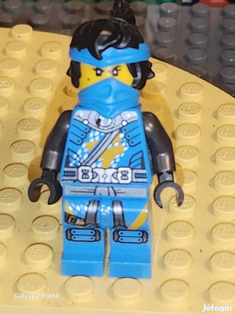 Lego ninjago Nya minifigura 