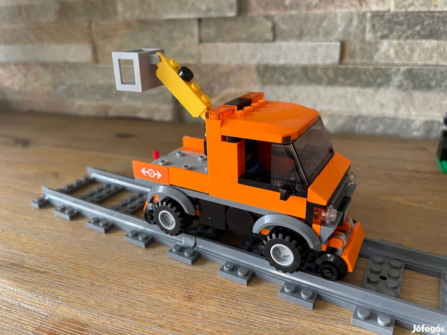 Lego vasuti epito jarmu vasuti sinjaro kosaras kocsi Lego vonat auto
