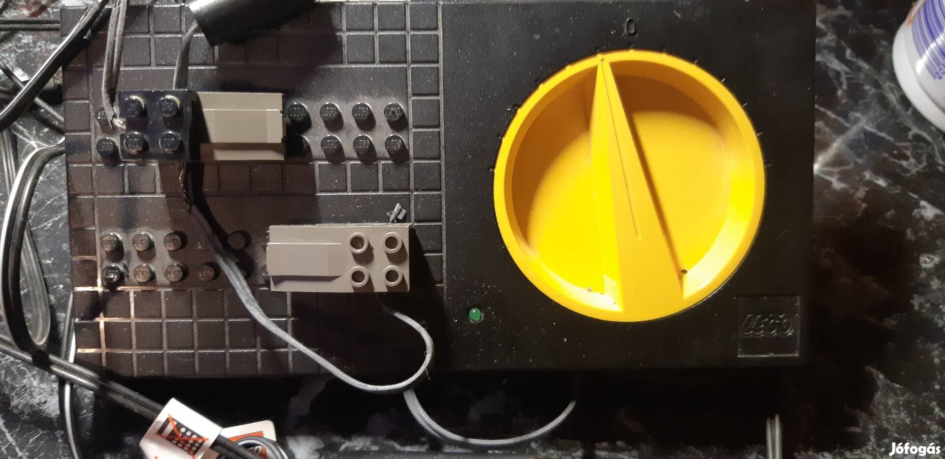 Lego vonat modell tápegység