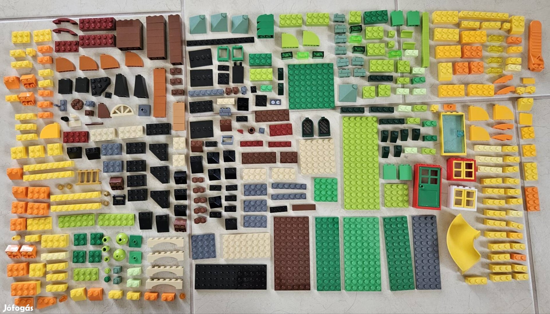 Lego zöld, sárga,  barna szett ( ablakokkal, ajtó,  csúszda)