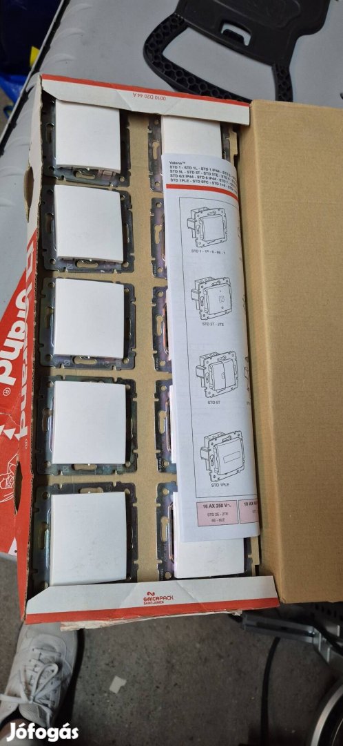 Legrand Valena 1p nyomógomb