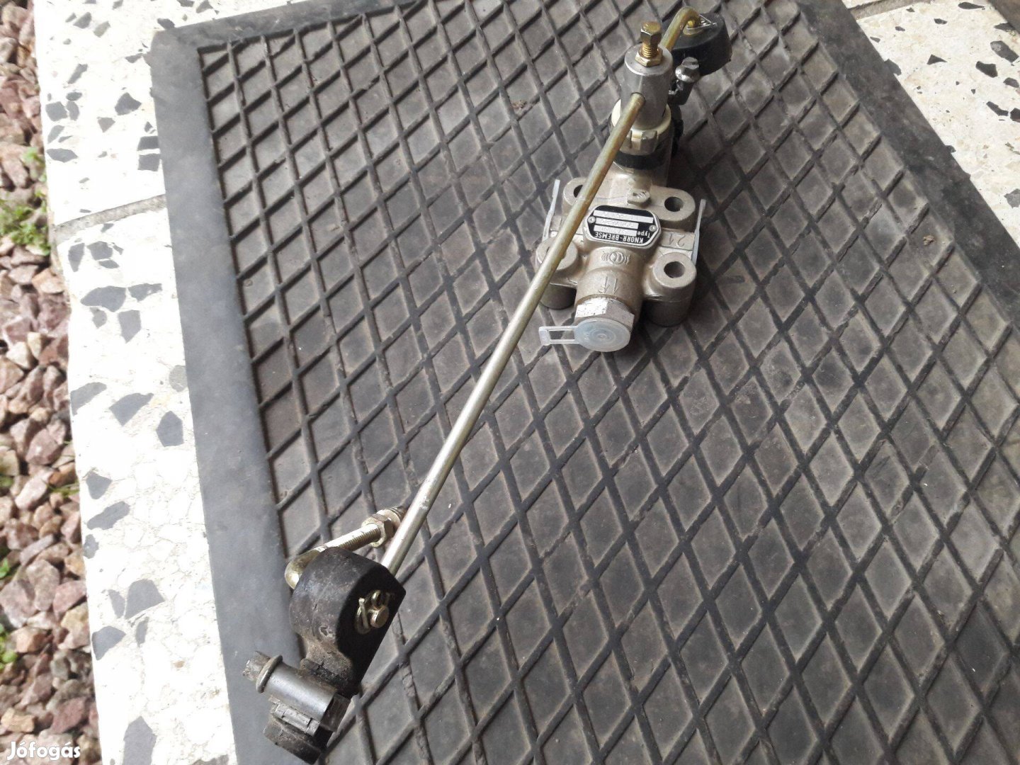 Légrugó szintező szelep