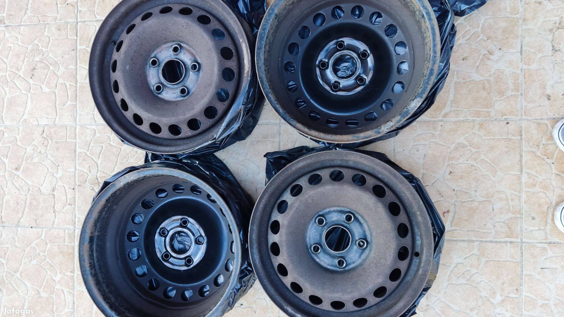 Lemezfelni Volkswagen Golf V - 6J x 15H2 ET47 5x112