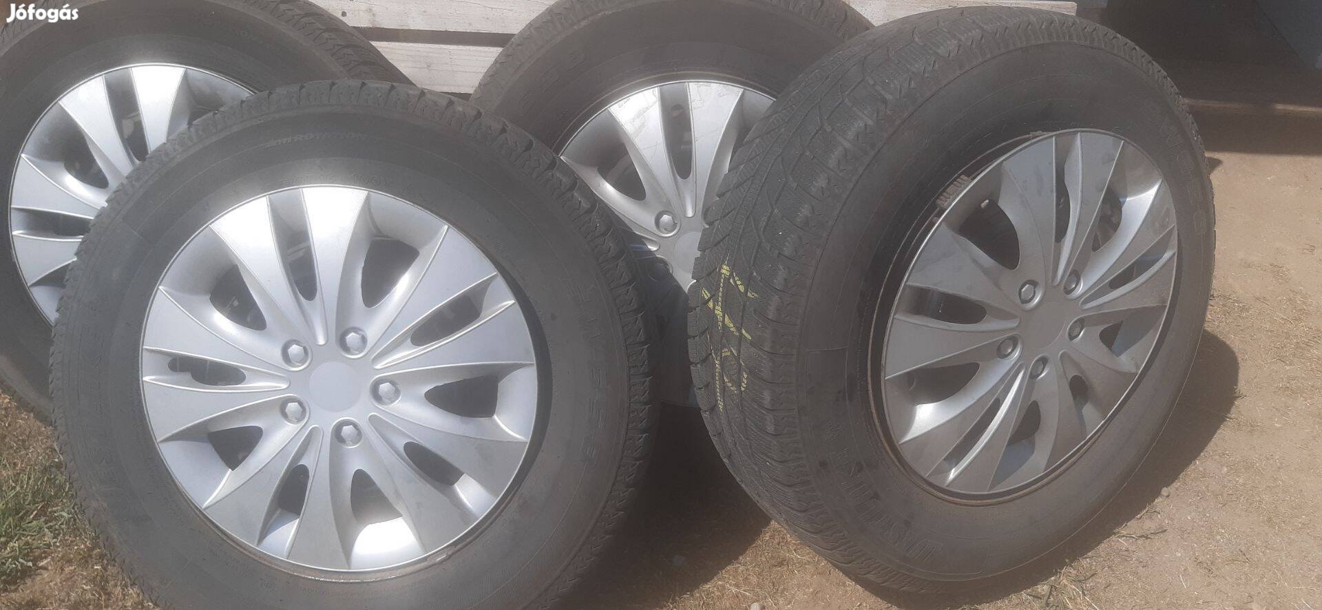 Lemezfelni téligumikkal 215/70 R16