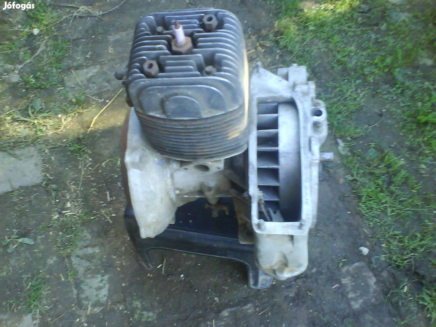 Lengyel kisdömper motorblokk
