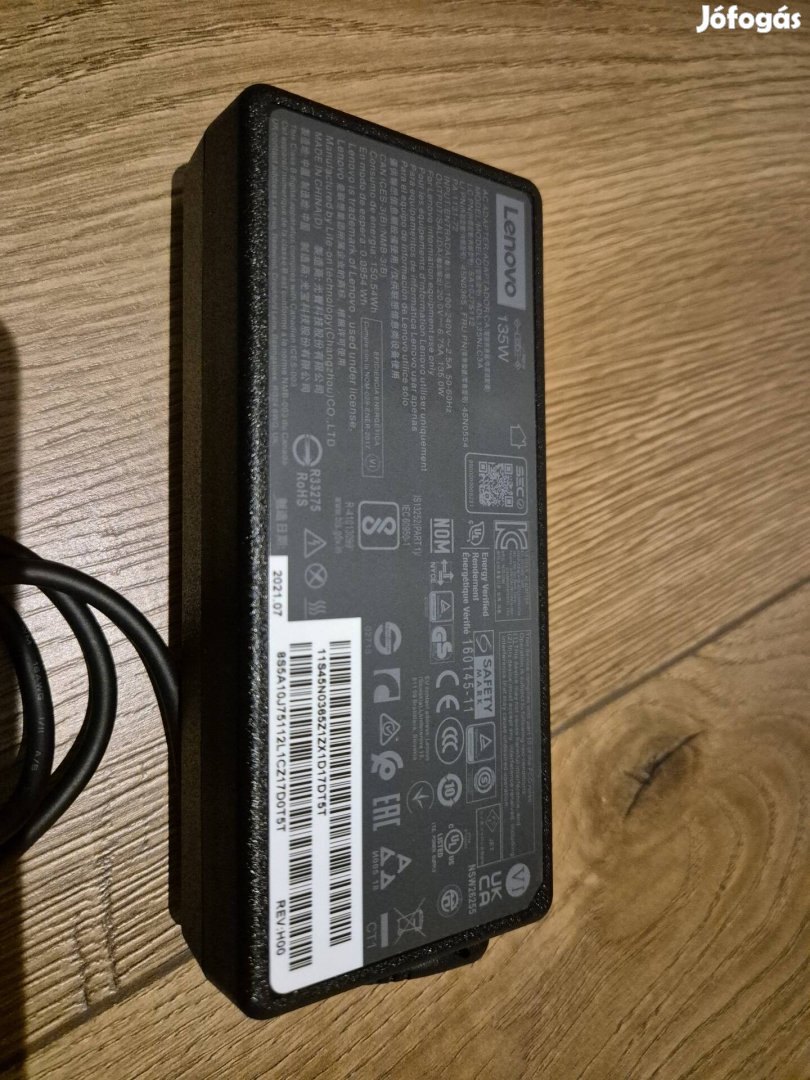 Lenovo 135W laptop töltő 