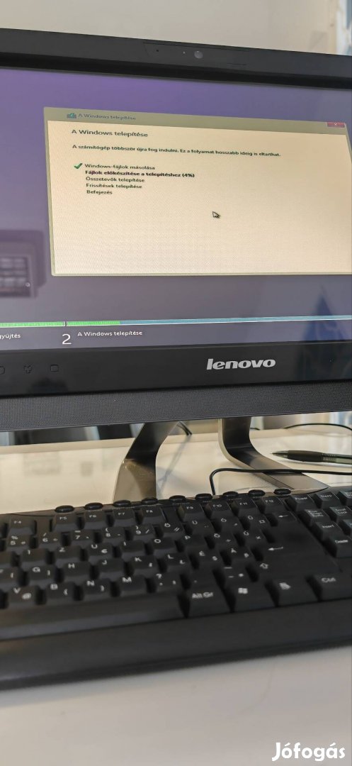 Lenovo Aio érintőképernyős PC 20" Led 