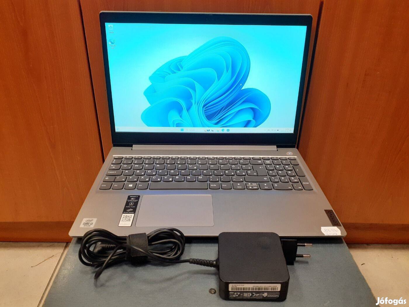 Lenovo Ideapad 3 15.6" Laptop i3/8GB/512GB SSD Újszerű Garis !
