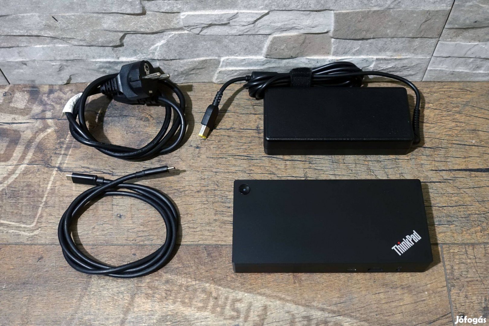 Lenovo Thinkpad USB C gen 2 dokkoló, 135W-os adapterrel