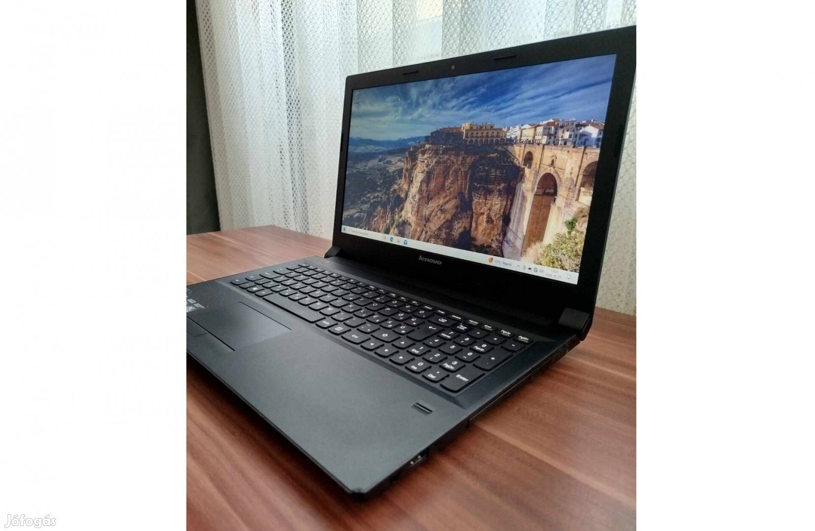 Lenovo laptop / i3-4005U / 8GB RAM / 256GB SSD