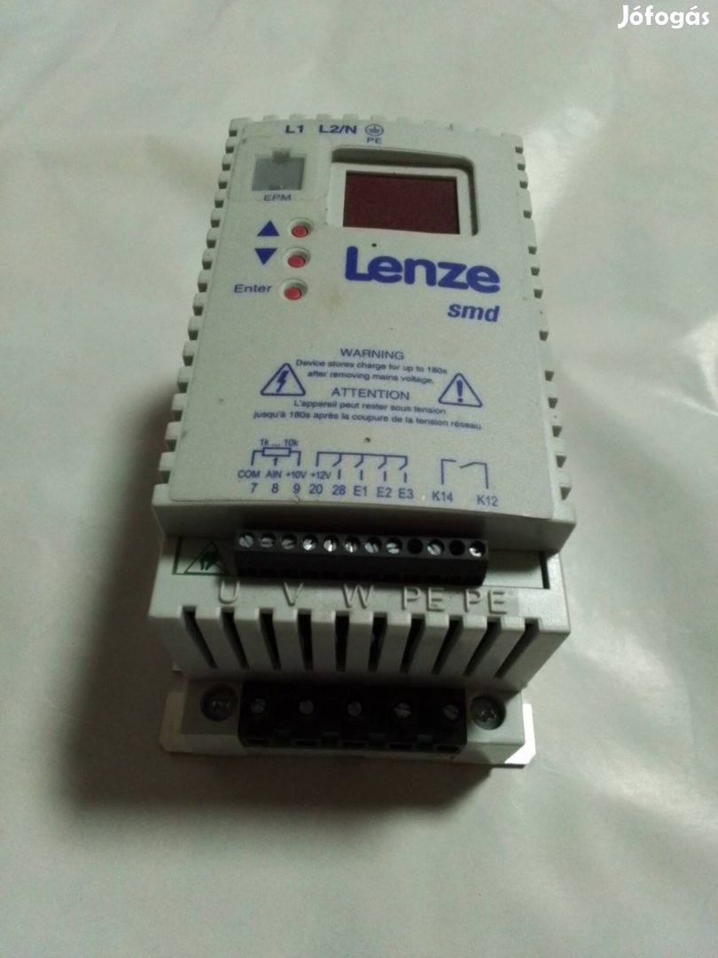 Lenze  esmd251x2sfh frekvenciaváltó 