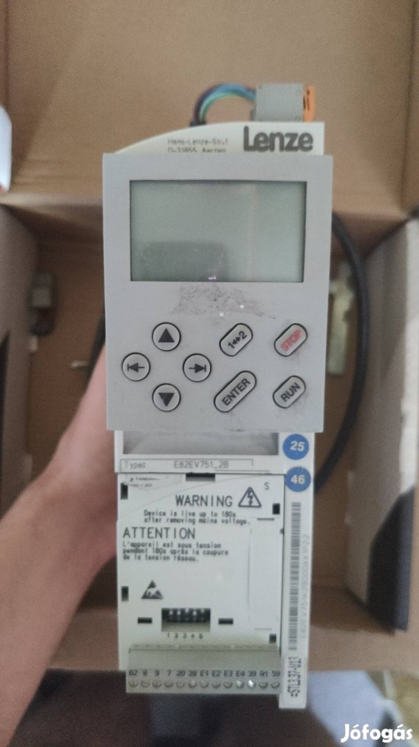 Lenze frekvenciaváltó e82ev751 2B 