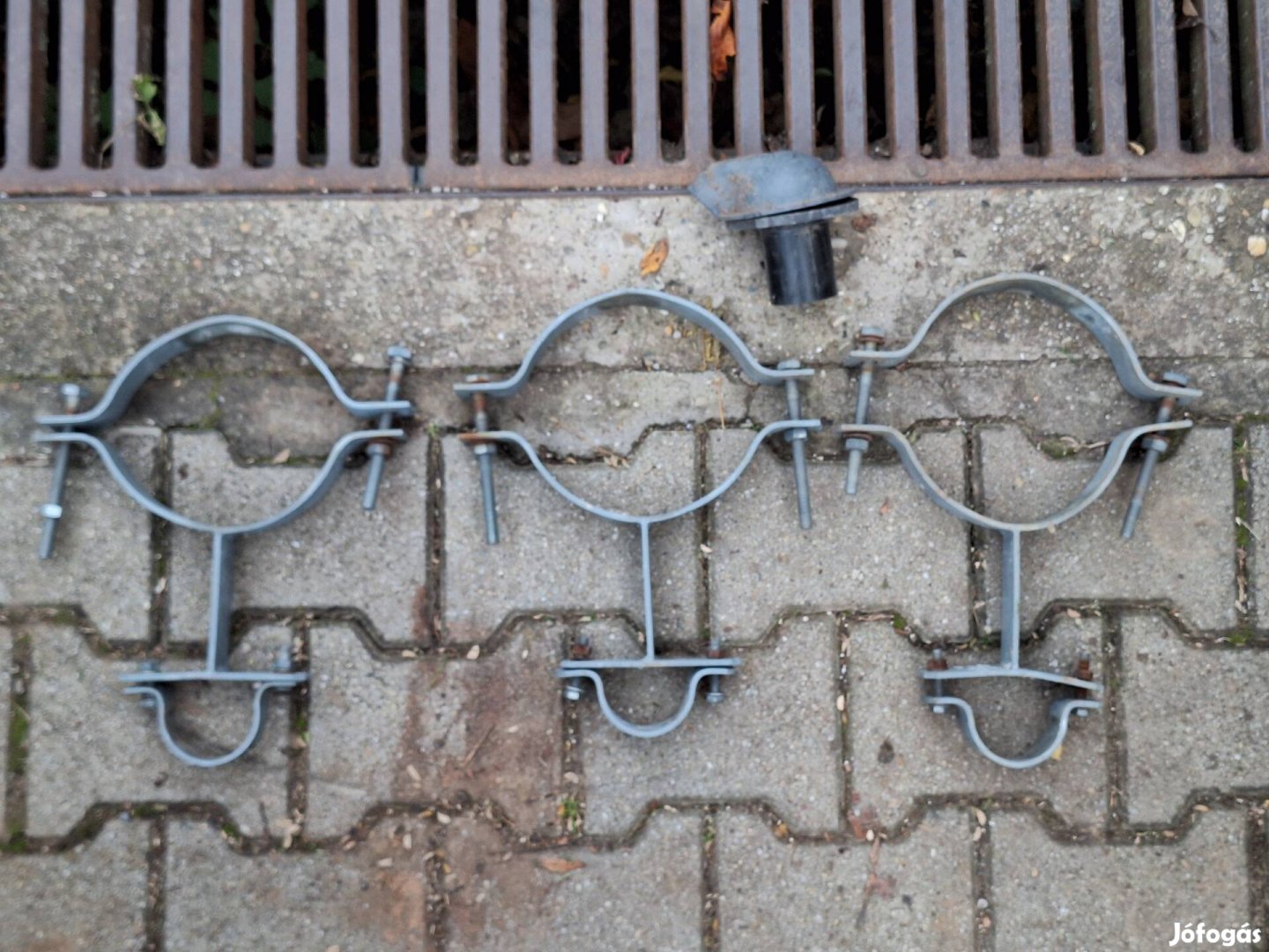 Leszálló bilincs faoszlopra 