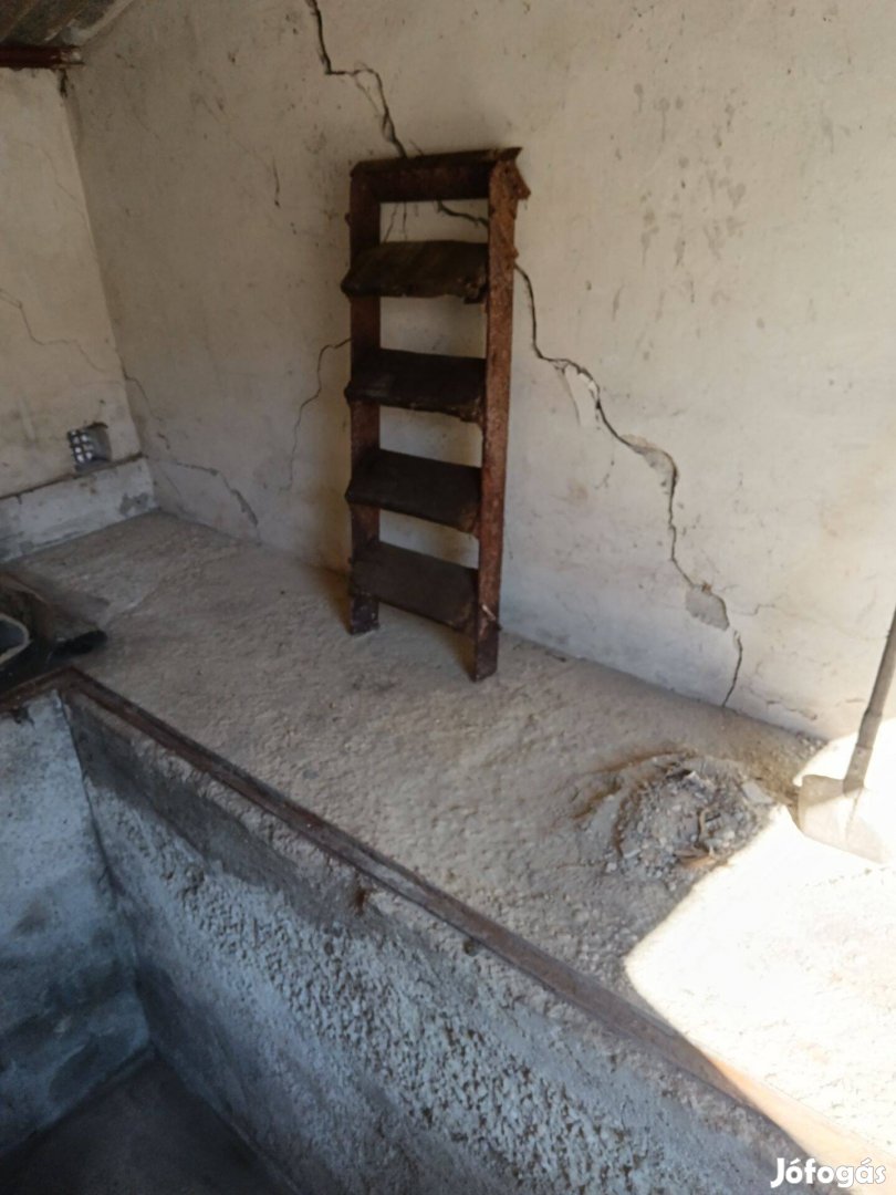 Létra, szerelő aknába eladó