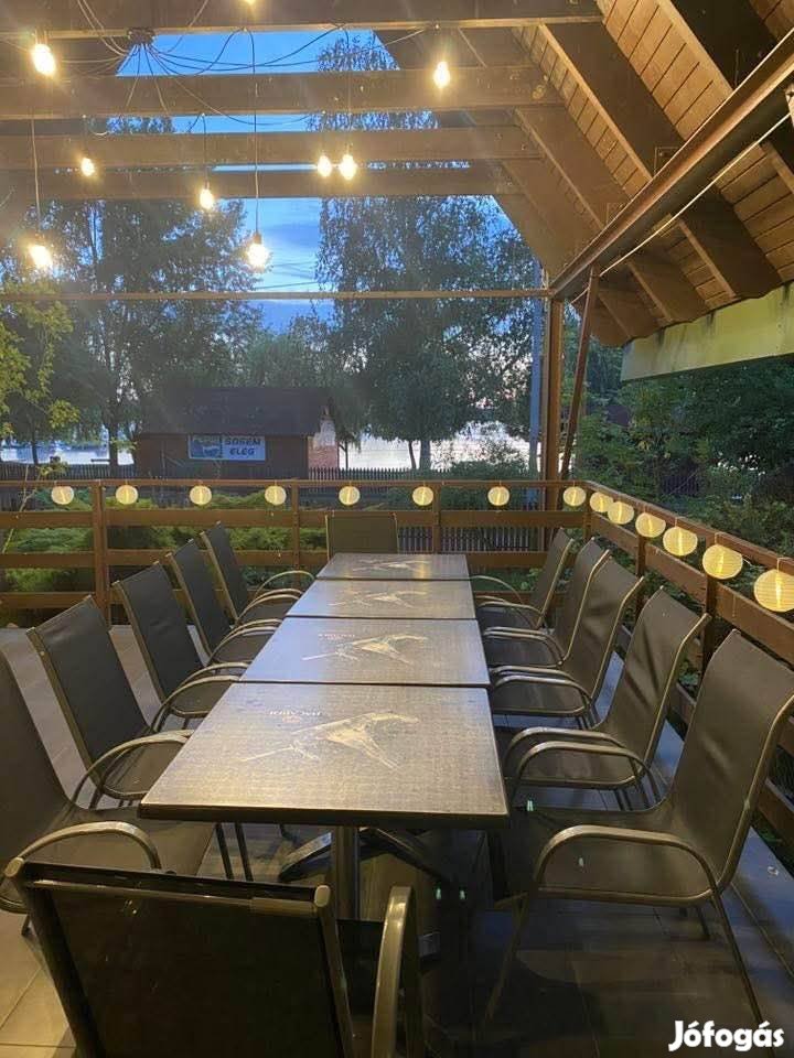 Levelek, tóparti frekventált helyen lévő nyaraló eladó