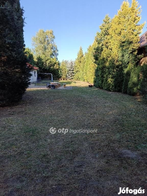 Leveleki 140 nm-es ház eladó