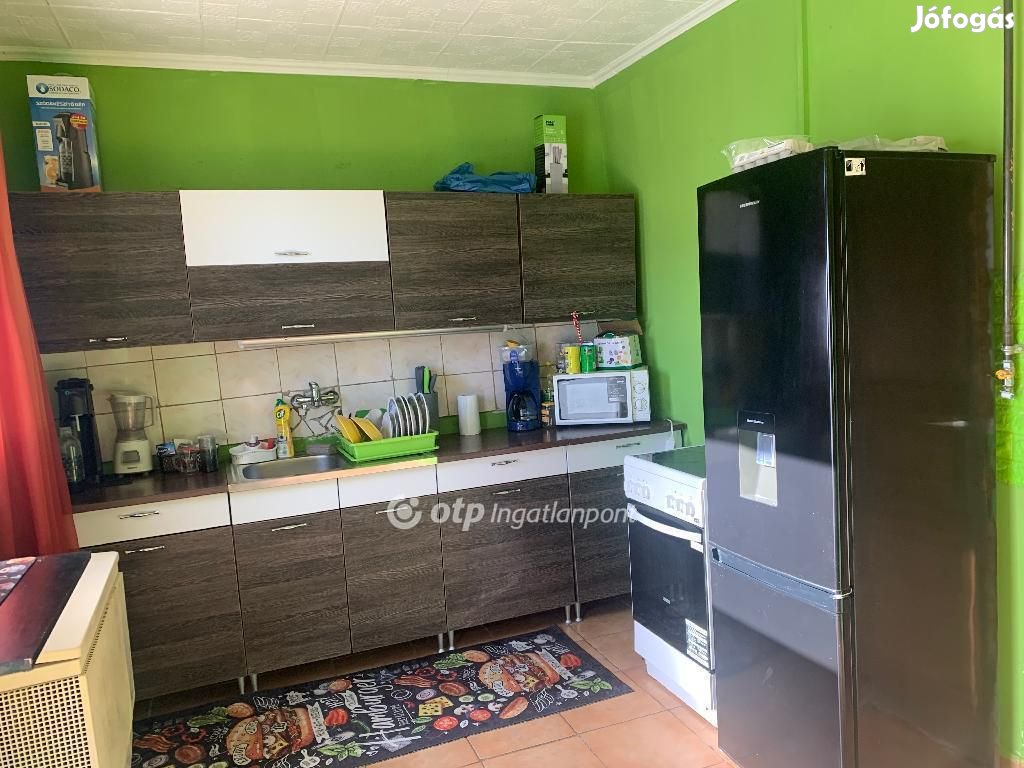 Leveleki eladó 61 nm-es ház