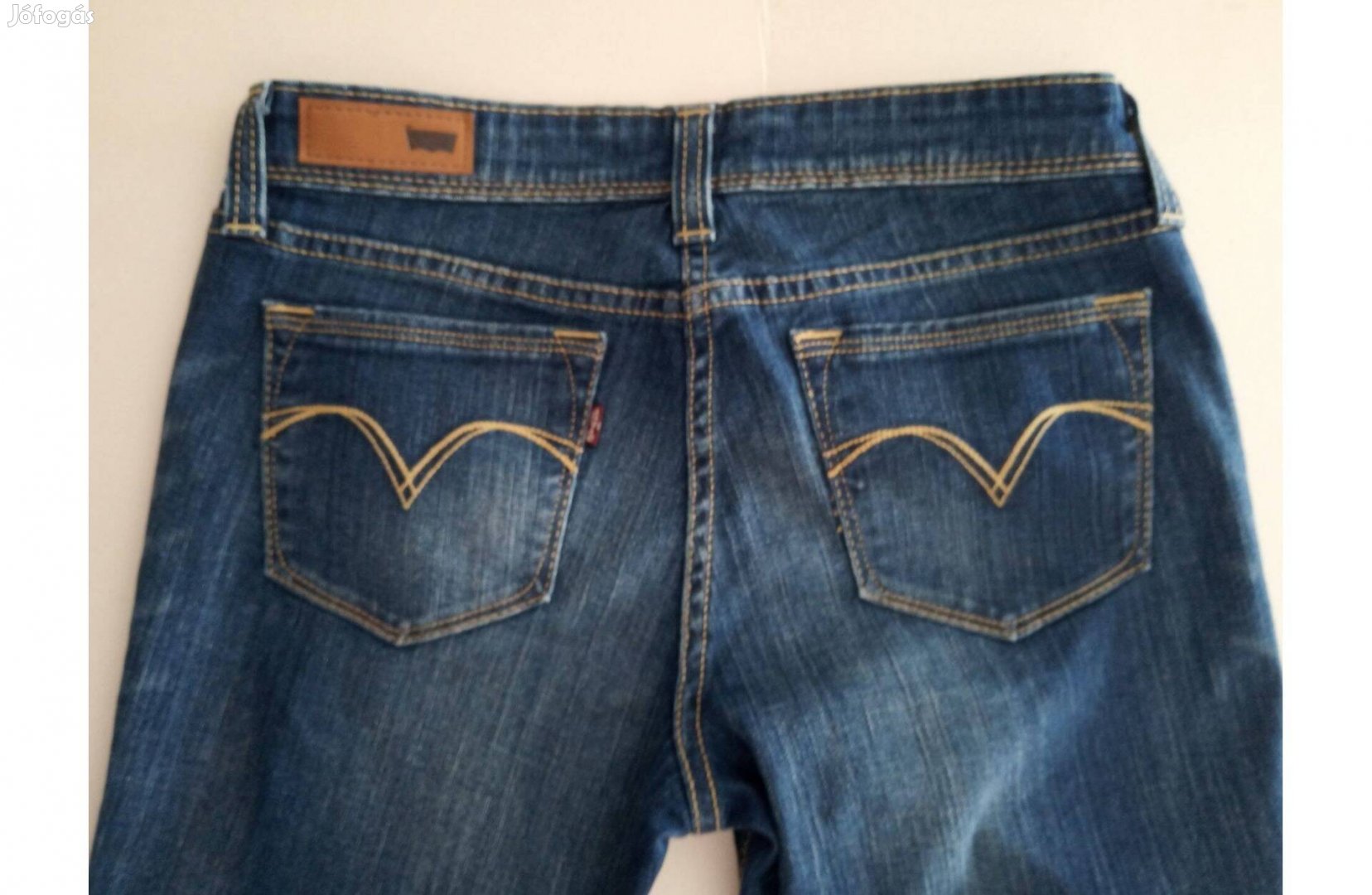 Levi's bővülő szárú női farmer kék színben, új állapotban eladó