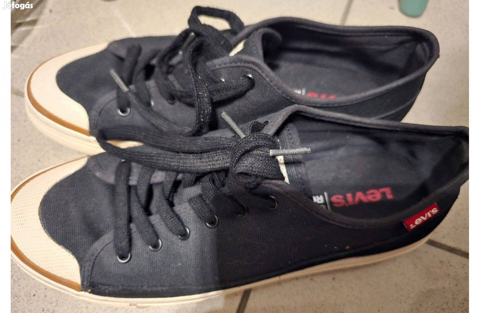 Levis, 43-as fekete torna cipő