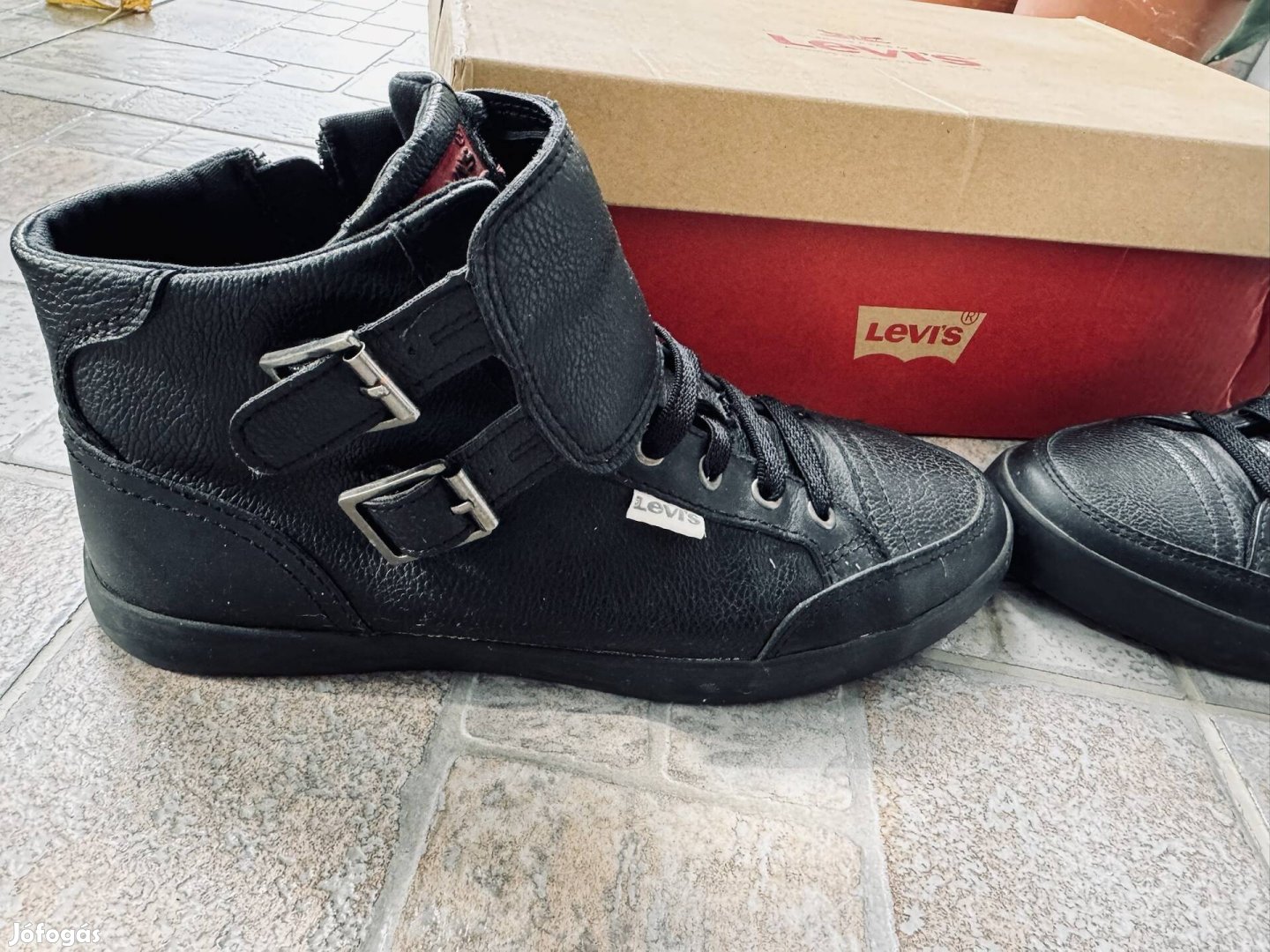 Levis női cipő 40