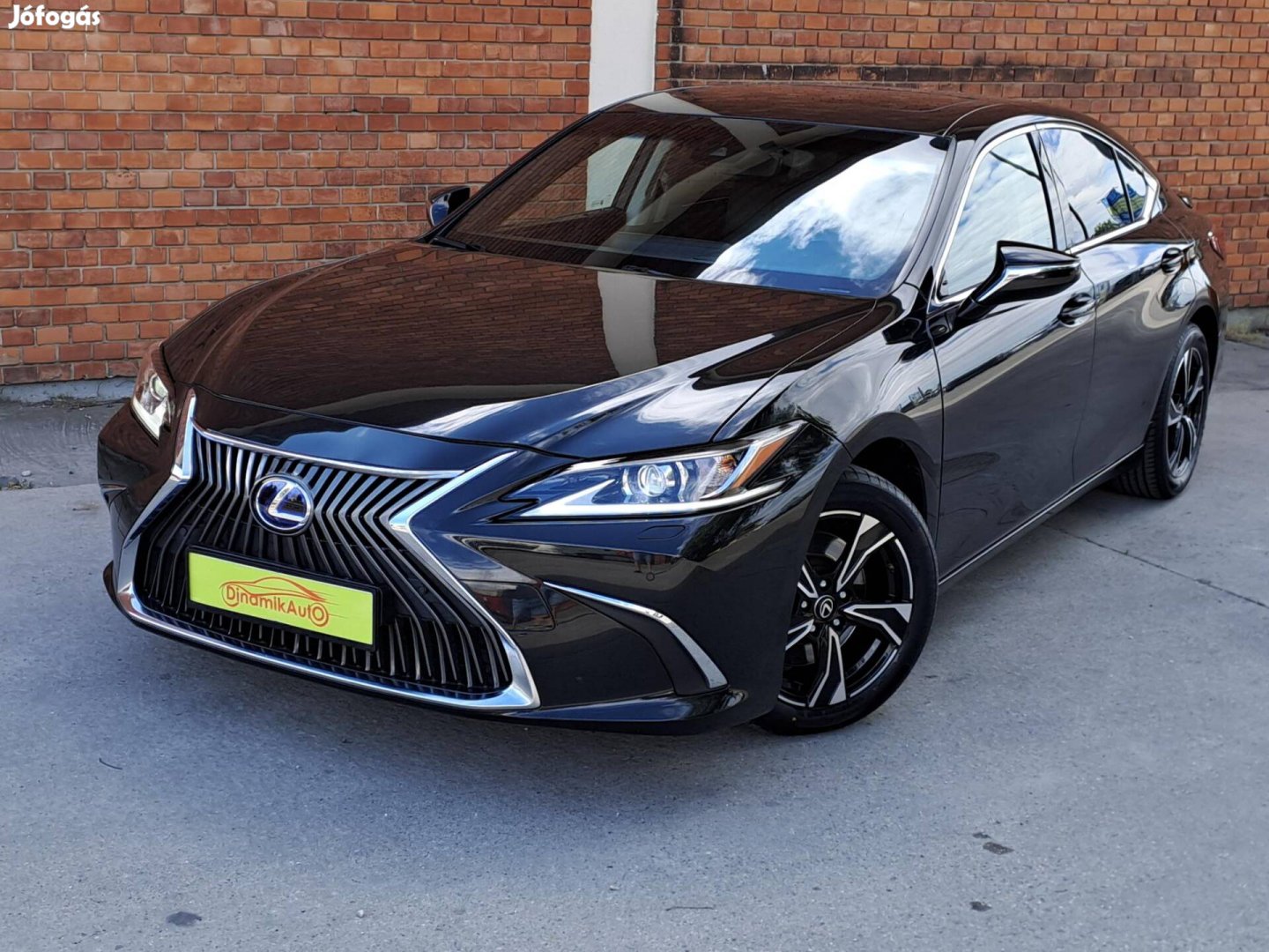 Lexus Es 300h Elegance Plus CVT Távtartó-Naptet...