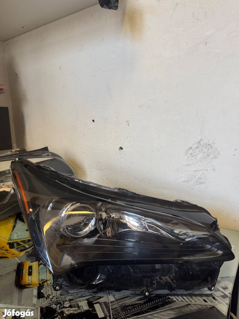 Lexus NX jobb fényszóró
