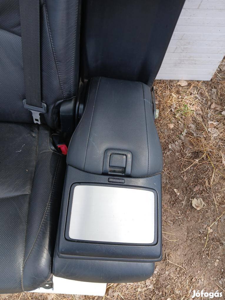 Lexus RX 400h bal hátsó ülés