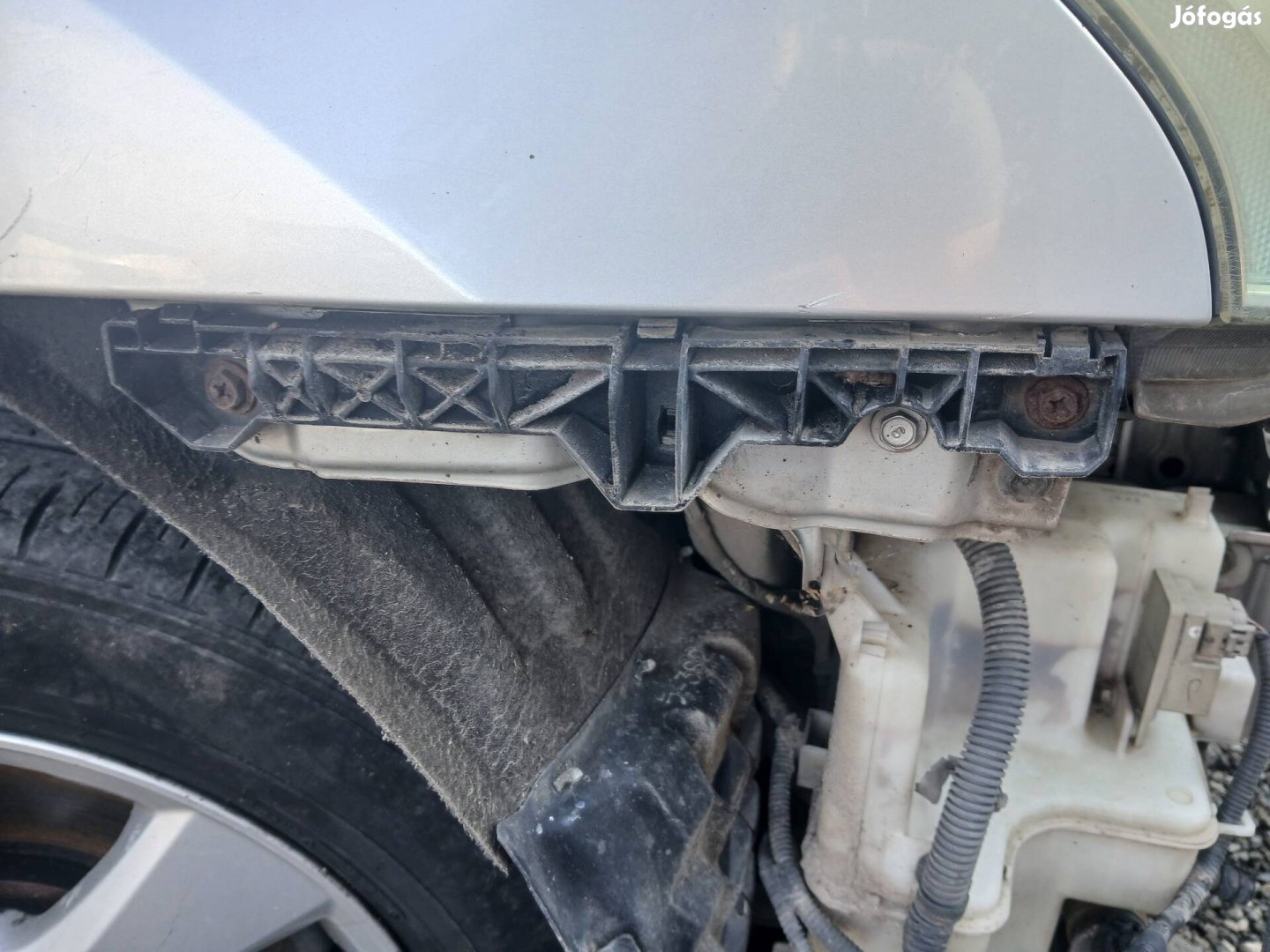 Lexus RX 400h jobb első sárvédő tartó műanyag