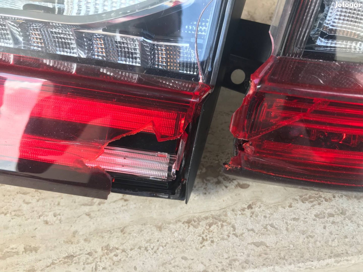 Lexus rx 450h hátsó lámpa törött