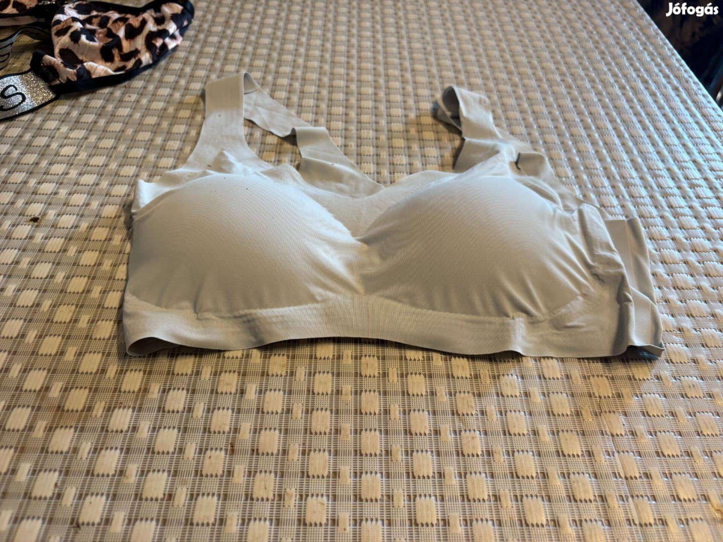 Lézervágott melltartó L