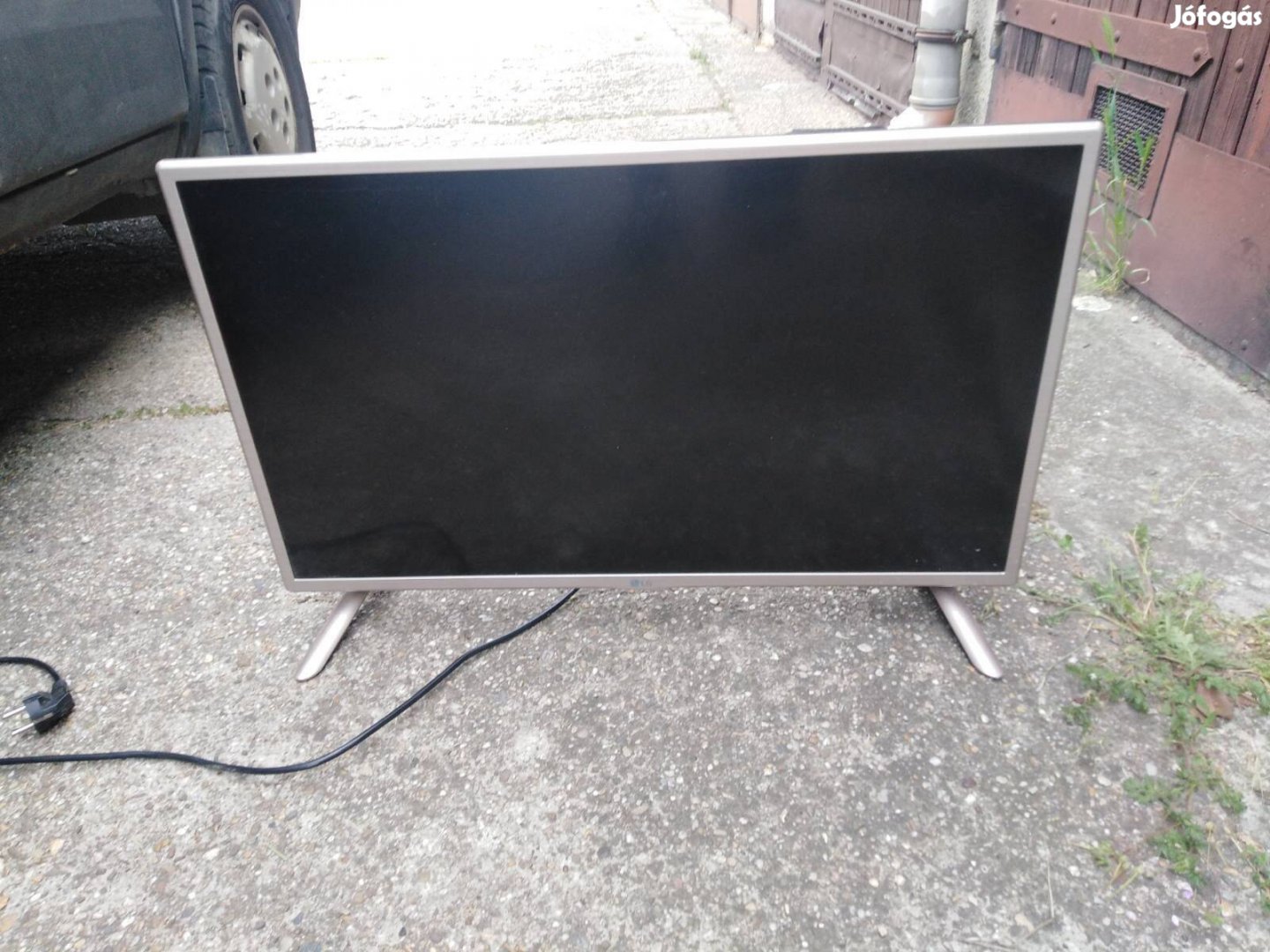Lg 80cm képátlojú tv