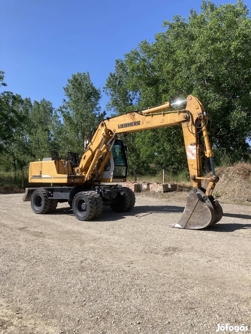 Liebherr A900C