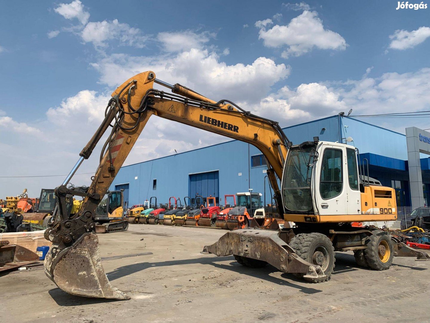 Liebherr A900C gumikerekes kotró