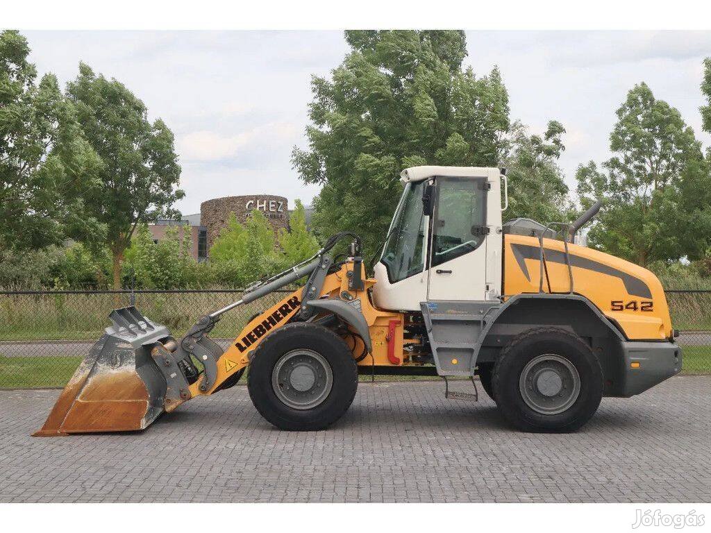 Liebherr L542 | 40 KM/H || BBS | / 7.826 üzemóra / Lízing 20%-