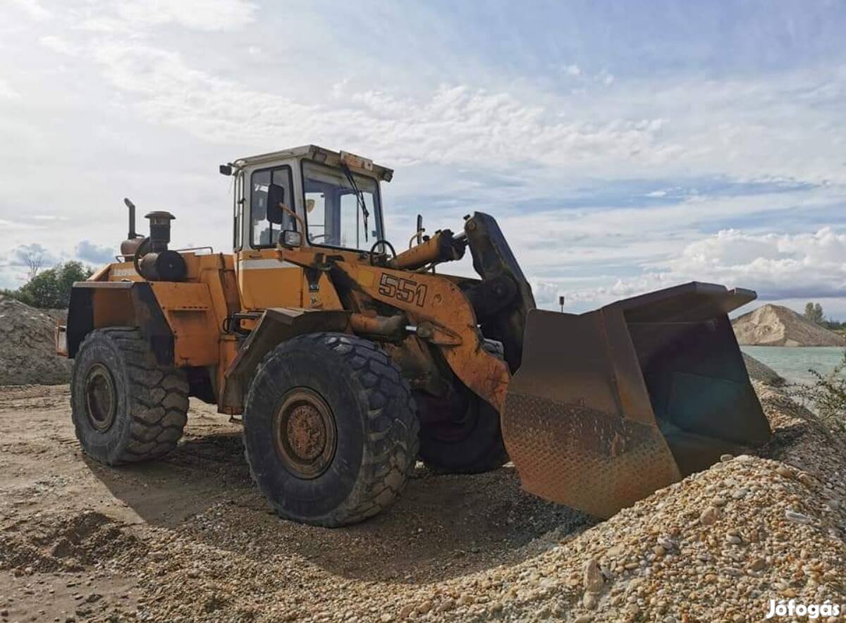 Liebherr L551 gumikerekes homlokrakodó 