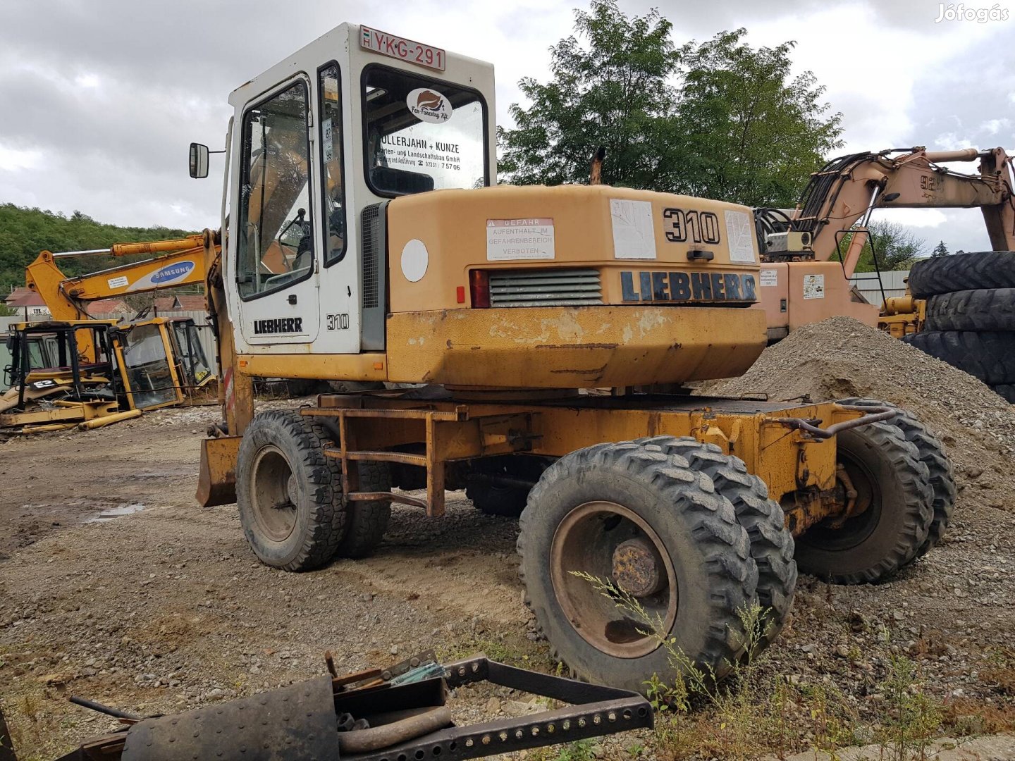 Liebherr munkagép darabokban