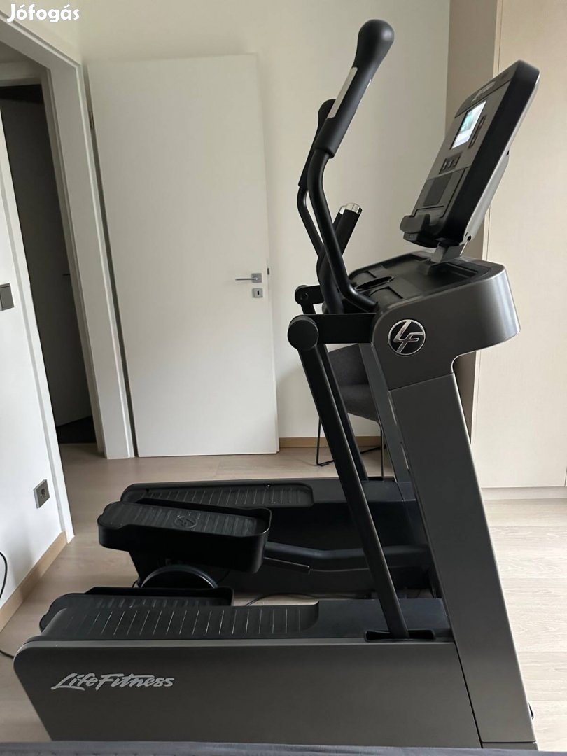 Life Fitness FS4 elliptikus újszerű állapotban 3 hónapot volt használv