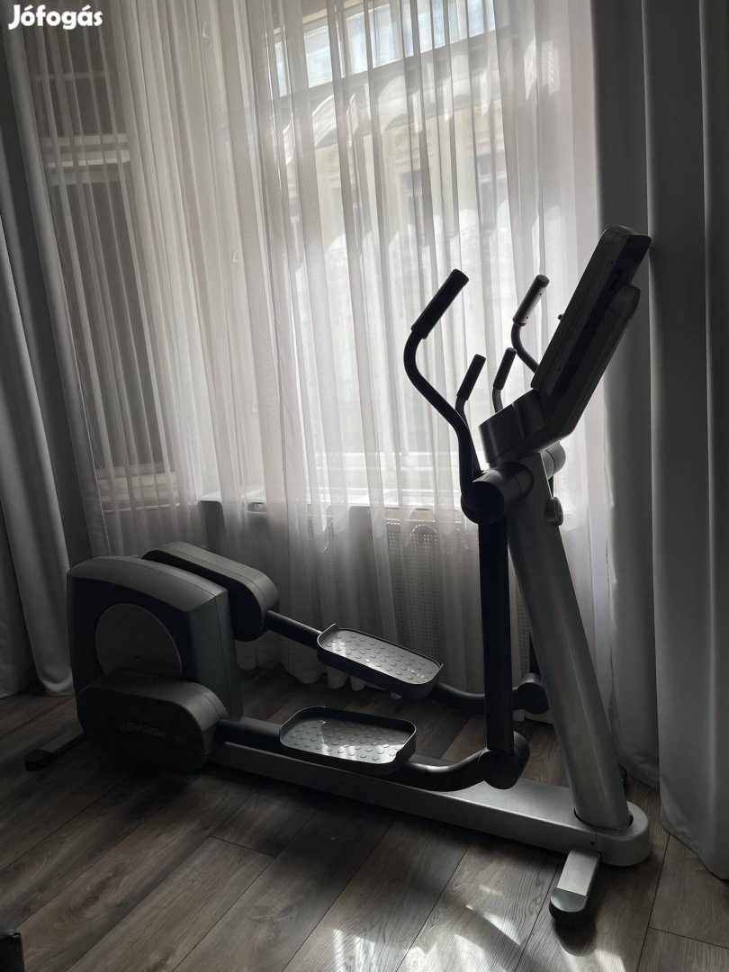 Life Fitness elliptikus trainer