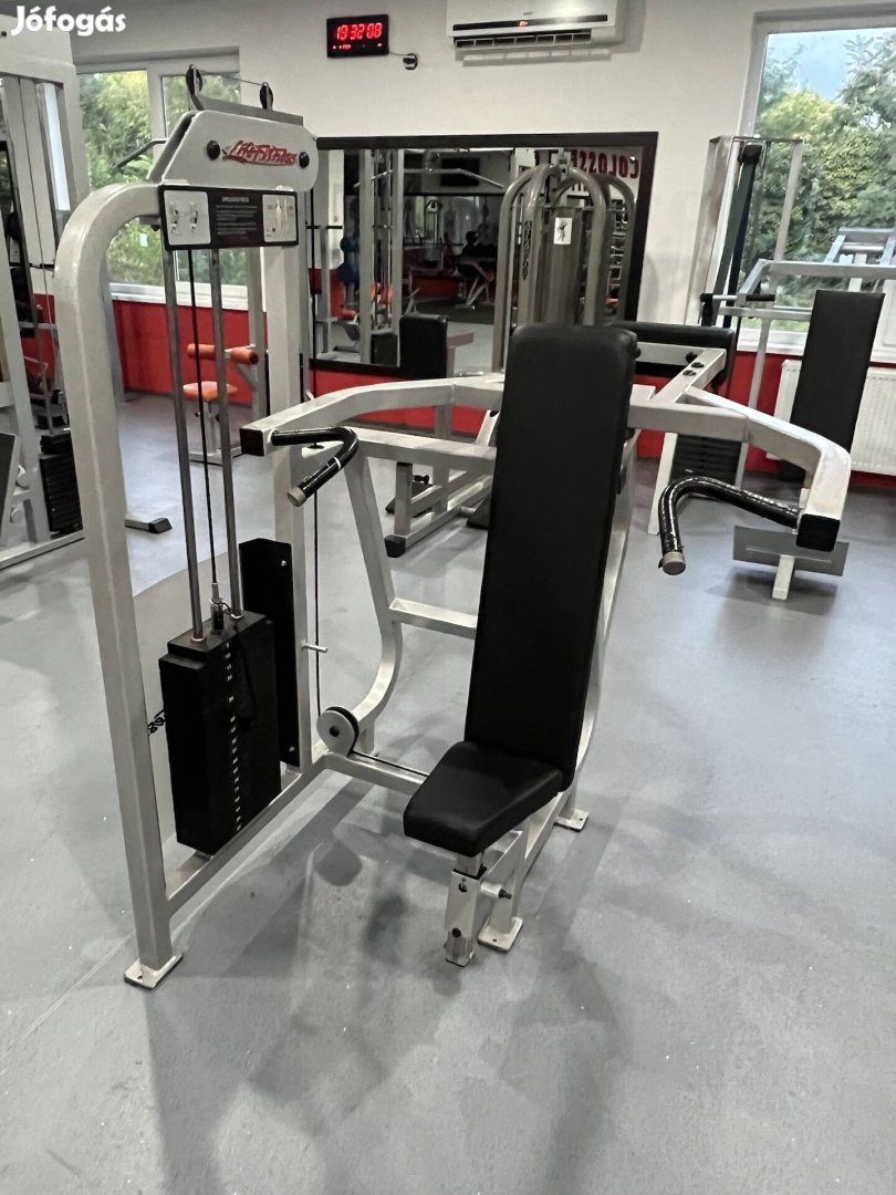 Life fitness Vállgép Vállnyomó Atlas Technogym Konditermi 